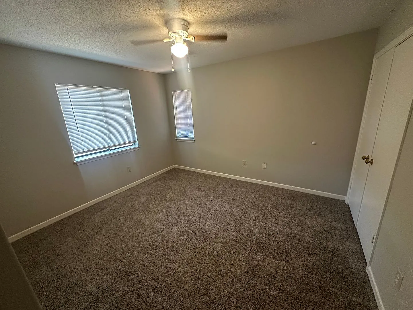 F4 Hillcrest — Photo 2
