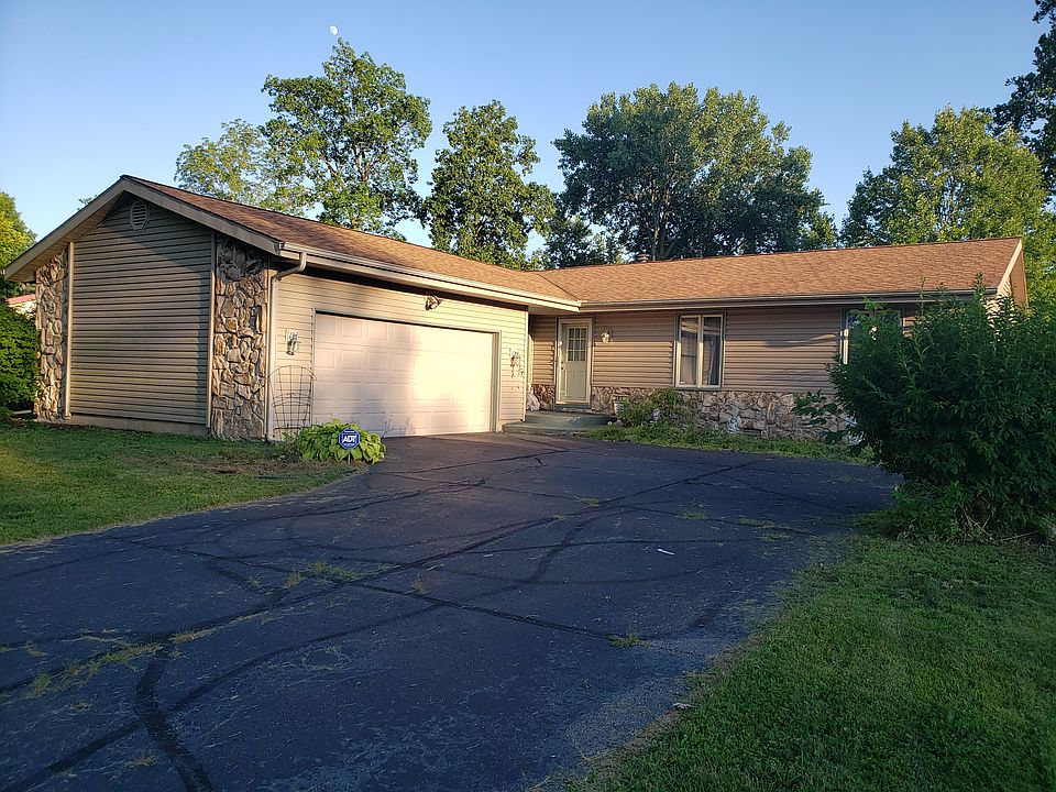 1st image of 305 W Charter Dr