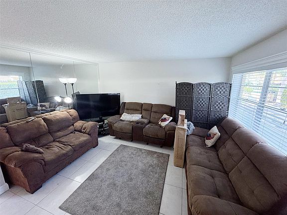 5th image of 5156 NE 6th Avenue #208