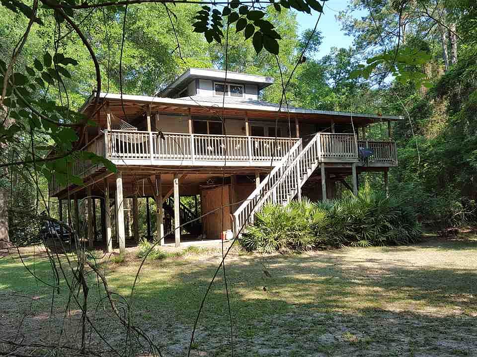 1st image of 627 NE Madison Bluffs Way