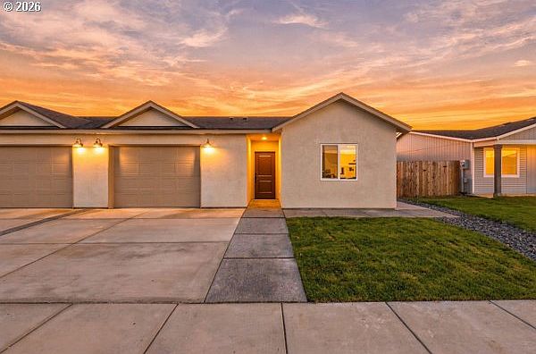 1st image of 978 NE 10th Pl