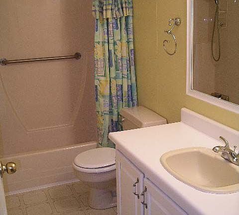3rd image of 5614 Heritage Dr