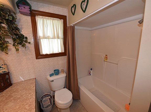 5th image of 2102 E Lincoln Ave