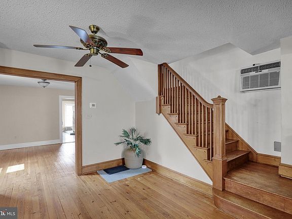 2nd image of 124 Orange St