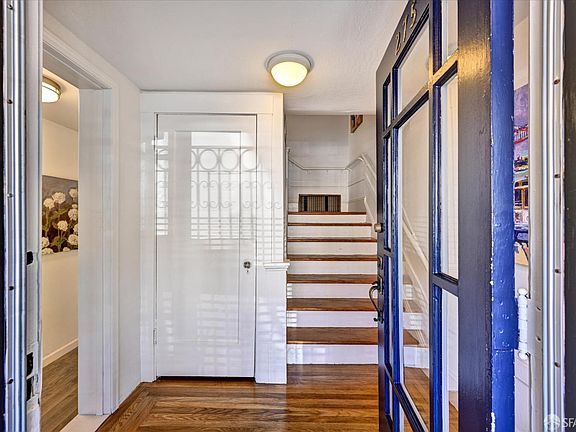 4th image of 275 Sweeny St