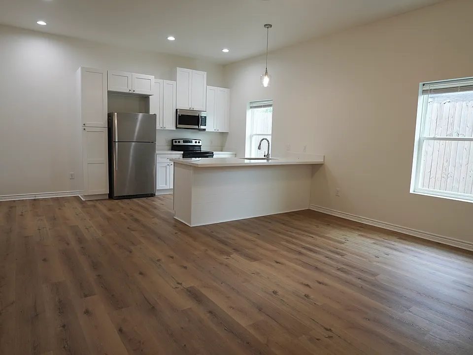 170 Bailey Ave