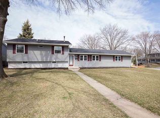 2218 Lincoln Rd, Bettendorf, IA 52722