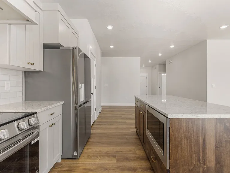 563 S Cutler Ave — Photo 9