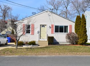50 Lake St, Pawtucket, RI 02860