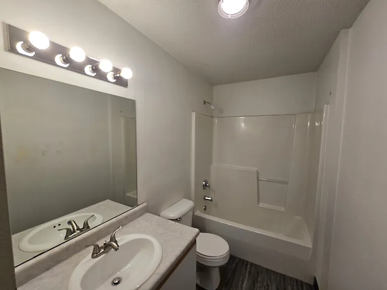 60 Miller Ave SW #12 — Photo 3