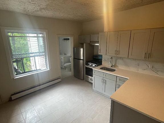 5th image of 31 Orchard St