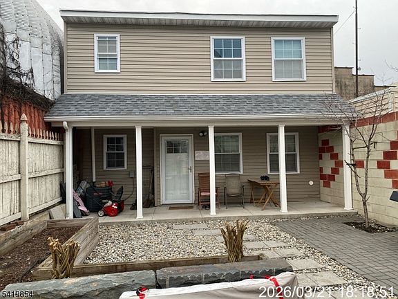 4th image of 38 Delancy St