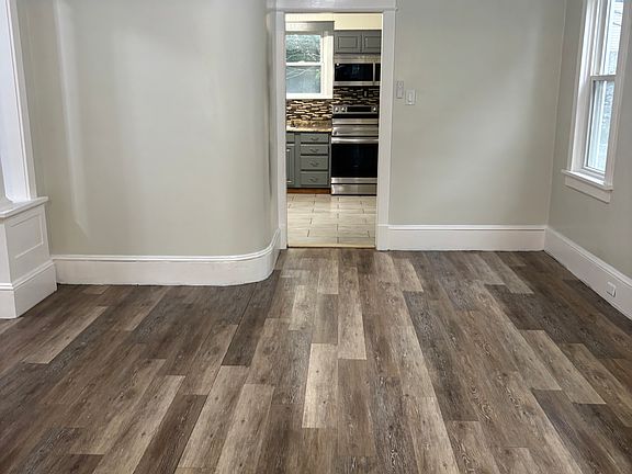 2nd image of 936 W 4th St
