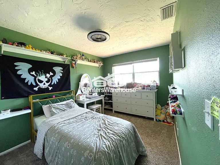 802 Embassy Rd — Photo 23