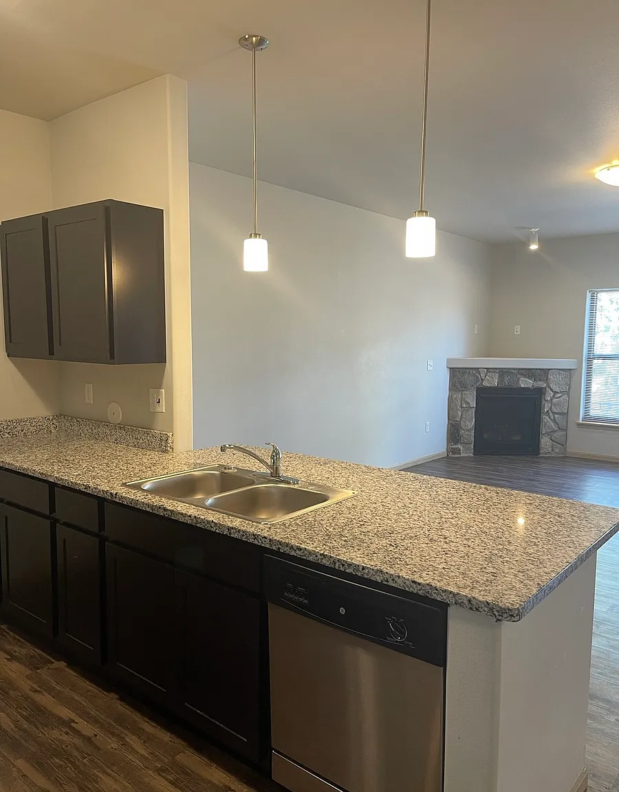 3 bed, 3.5 bath, 1817 sqft, $3,441 — Photo 3
