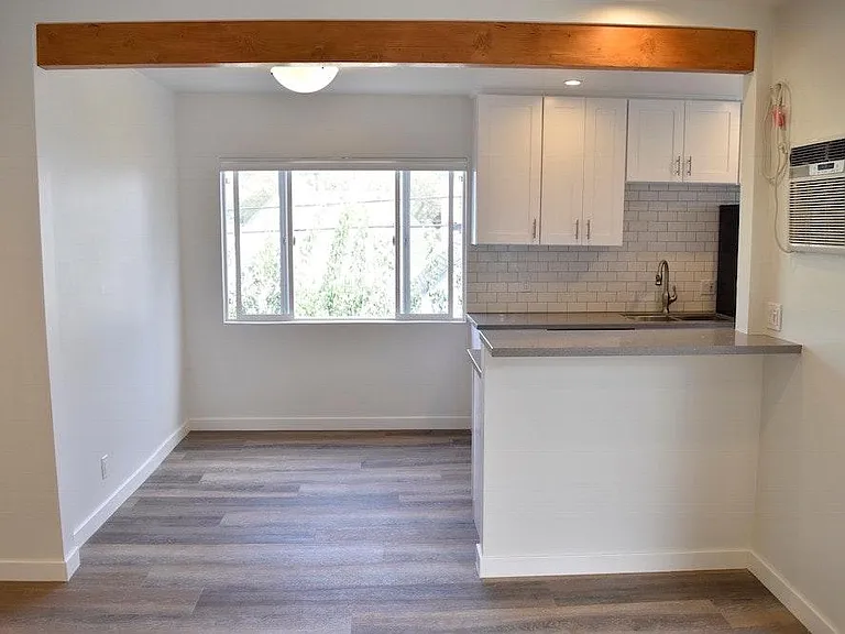 2310 S Bentley Ave #5 — Photo 2