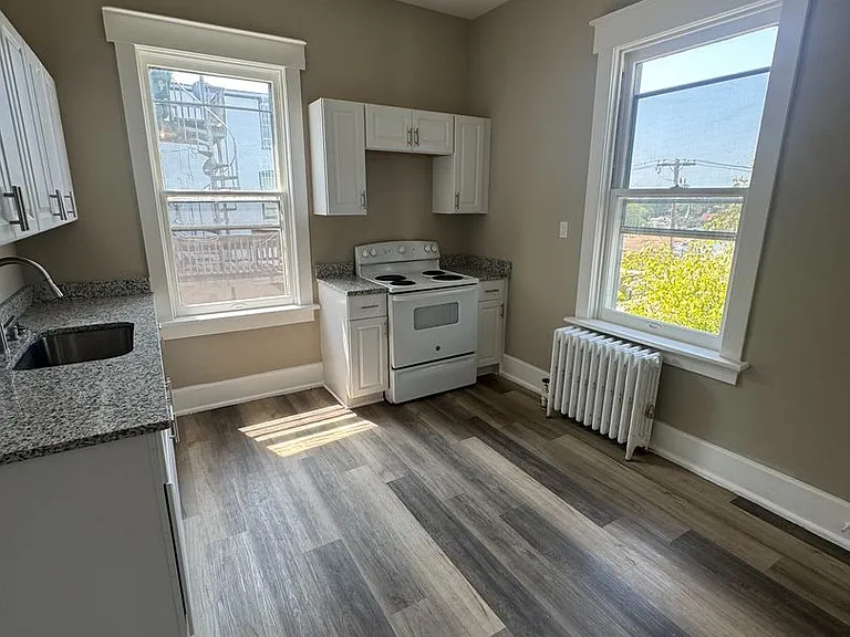 345 N Potomac St — Photo 14