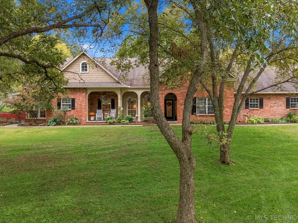 9864 E Shadowlake Dr, Claremore, OK 74017