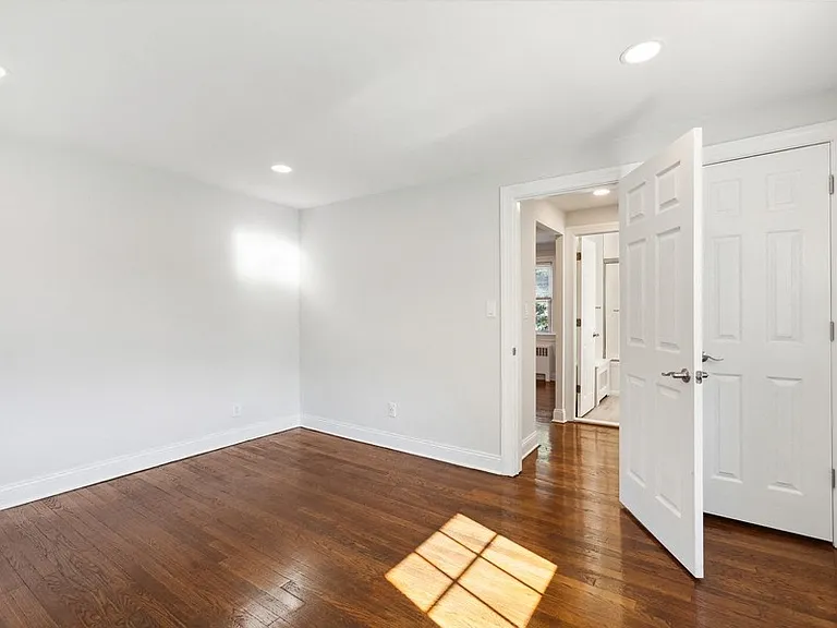 Baltusrol Apartments — Photo 8