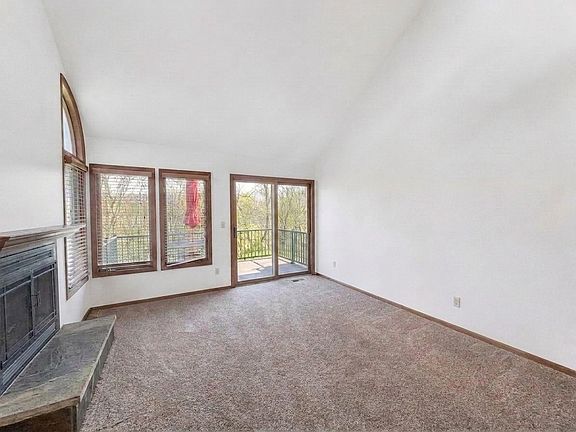 4th image of 23 Oak Glen Dr