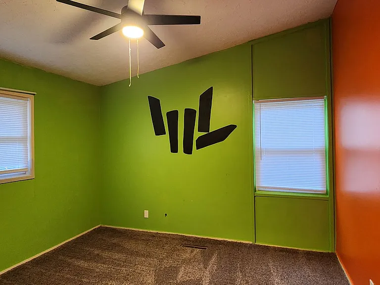 209 Woods Edge Ln — Photo 16