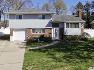 9 5th Pl, Syosset, NY 11791