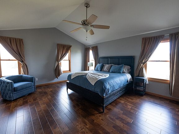 Master Suite (Upper level) Pic# 1