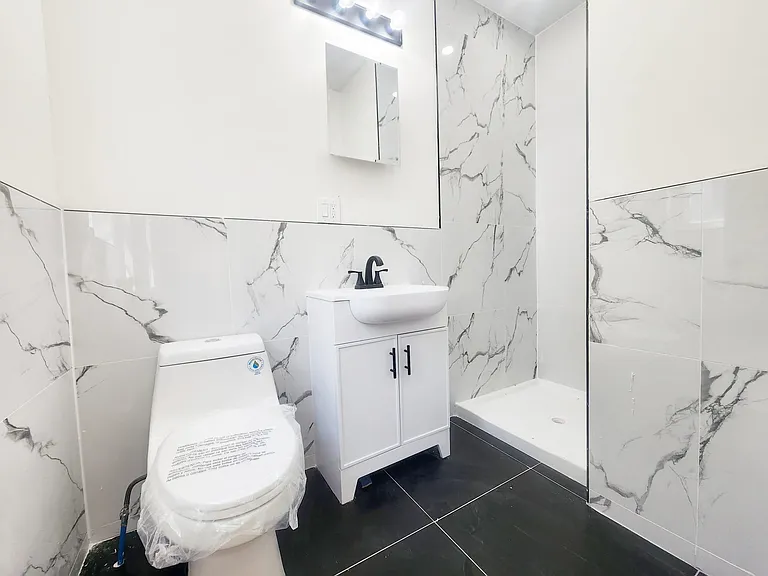 492 Van Buren St #4 — Photo 14