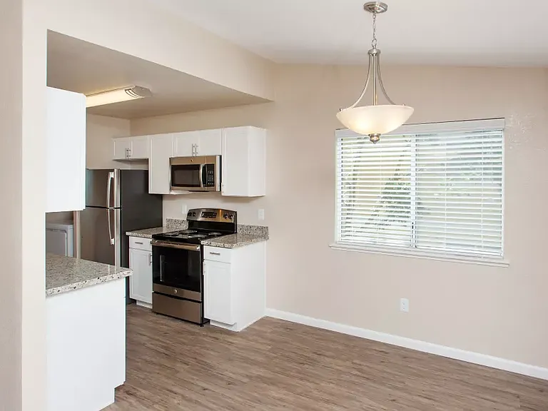 Heather Ridge Apartments — Photo 2