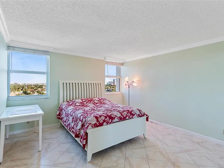 2881 33rd Ct #Penthouse A — Photo 14