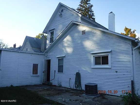5th image of 101 Burnham St W