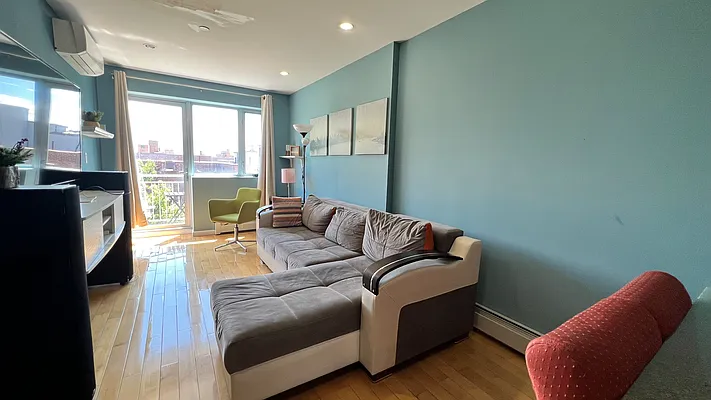 Rented by Project Queens LLC | media 35