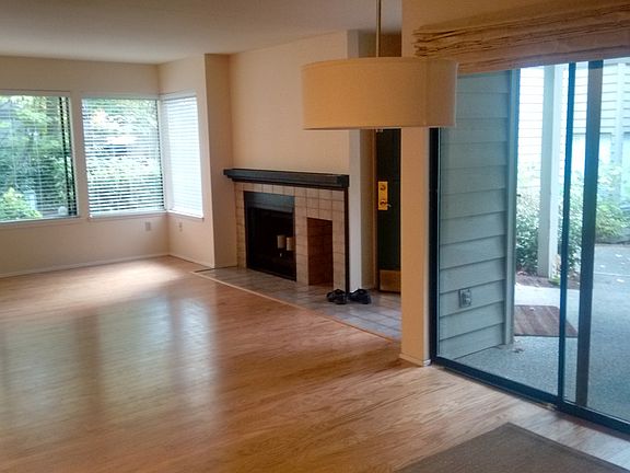 4th image of 1326 Bellevue Way NE APT 7