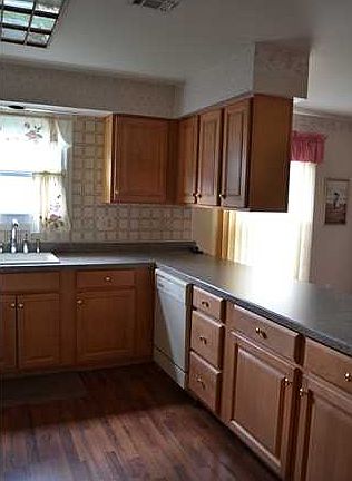 4th image of 8 Balmoral Ct