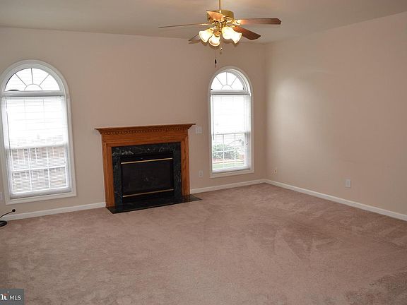 3rd image of 5 River Oak Dr