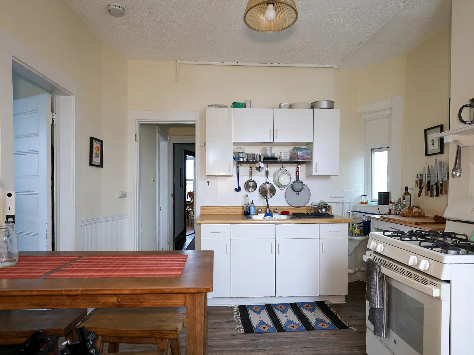 3 bed, 1096 sqft, $3,600 — Photo 3