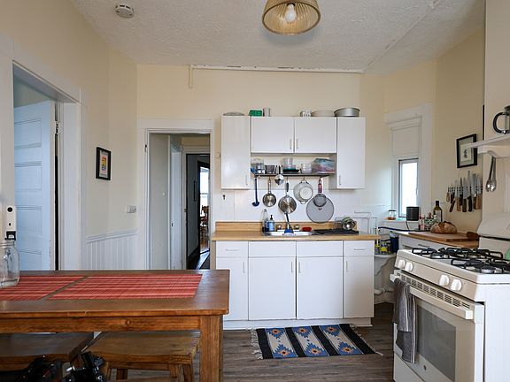 3rd image of 40 Jefferson St #3