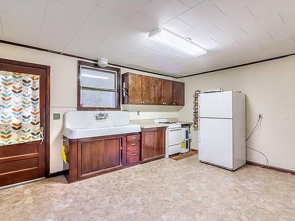 4th image of 3 Poinsettia Dr