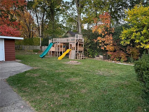 3rd image of 8329 Brentwood Dr