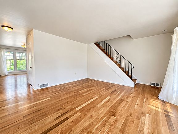 3rd image of 238 Bailey Rd