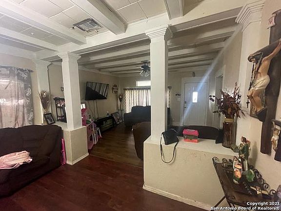 2nd image of 2618 Monterey St