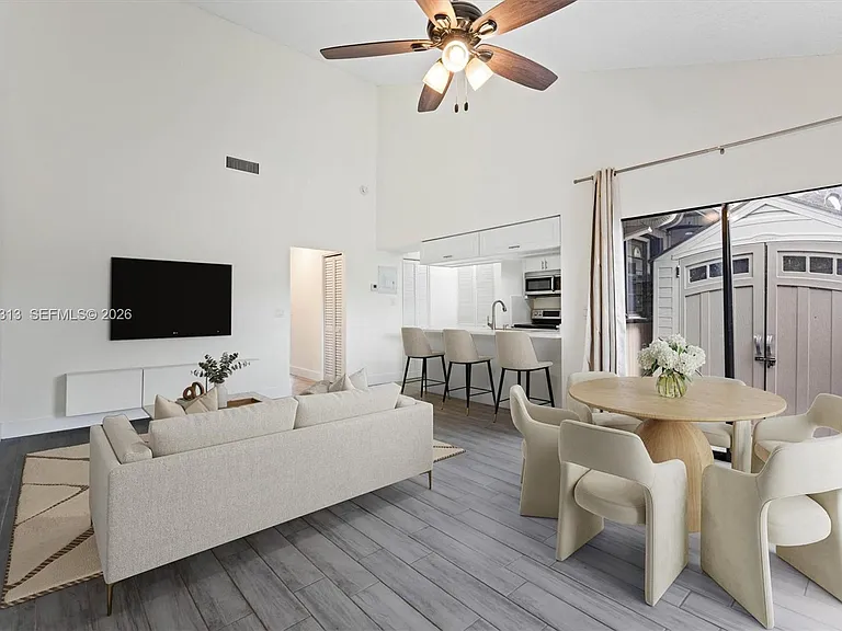 2025 SW 82nd Ave #1 — Photo 3