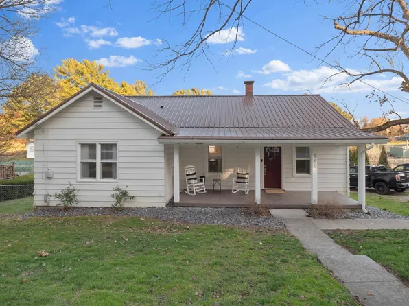 960 College St, Christiansburg, VA 24073