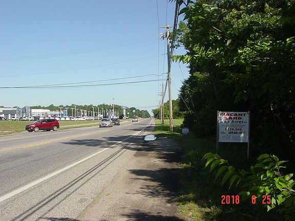5th image of 1560 De Hirsch Ave