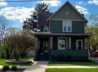 202 Perry St, Elgin, IL 60123