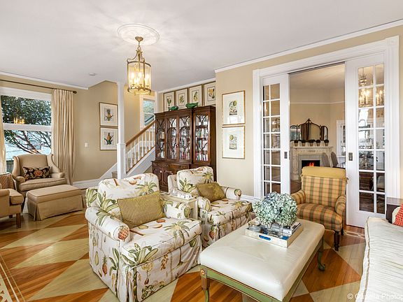 Living Rm w/reading area
