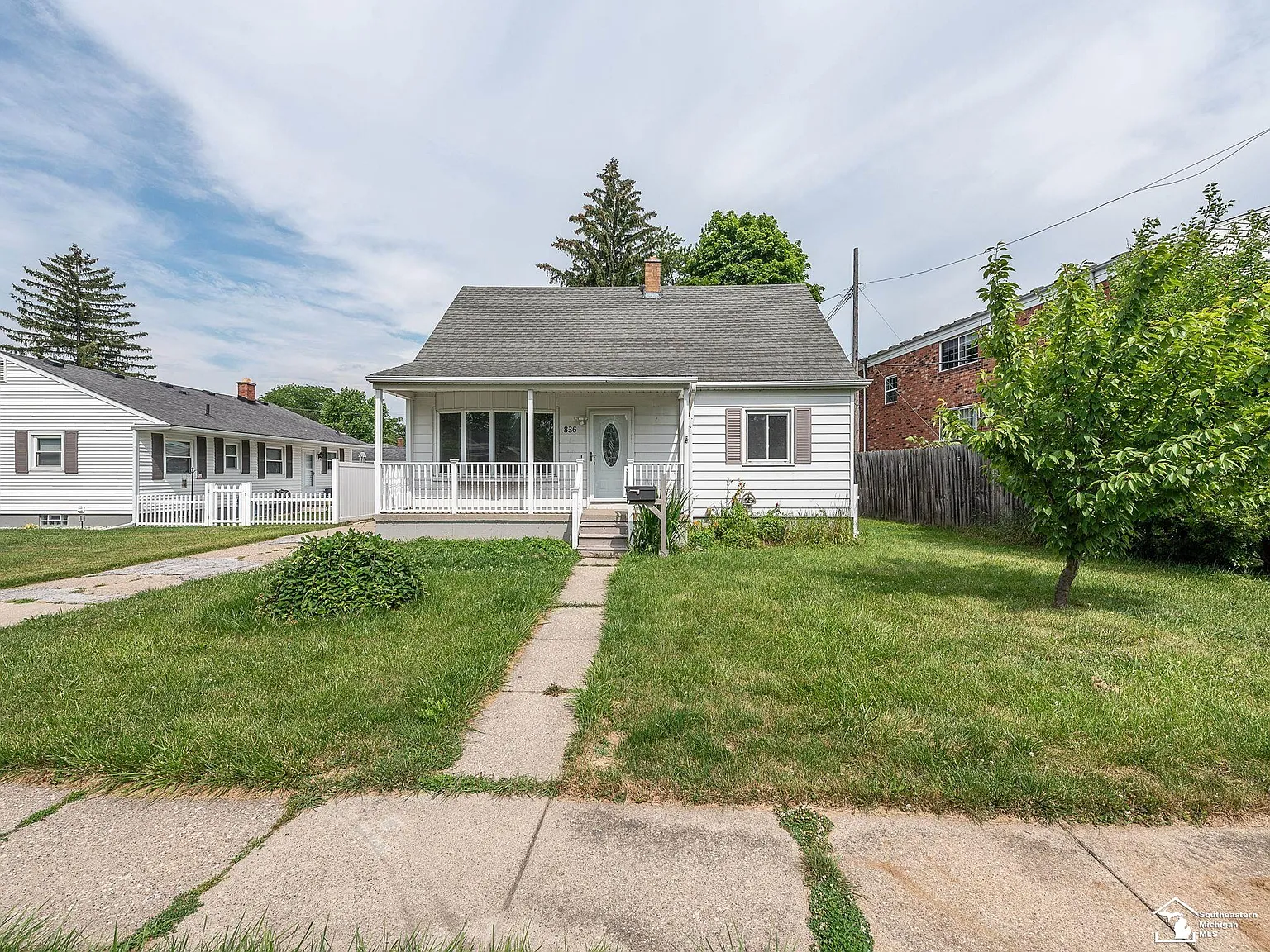 836 Western Ave photo 1