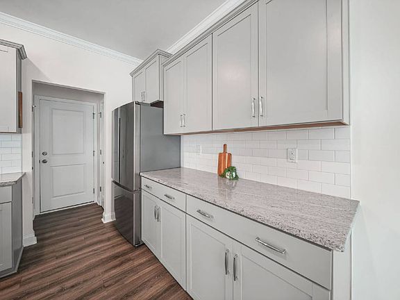 4th image of 724 Little Bluestem Dr