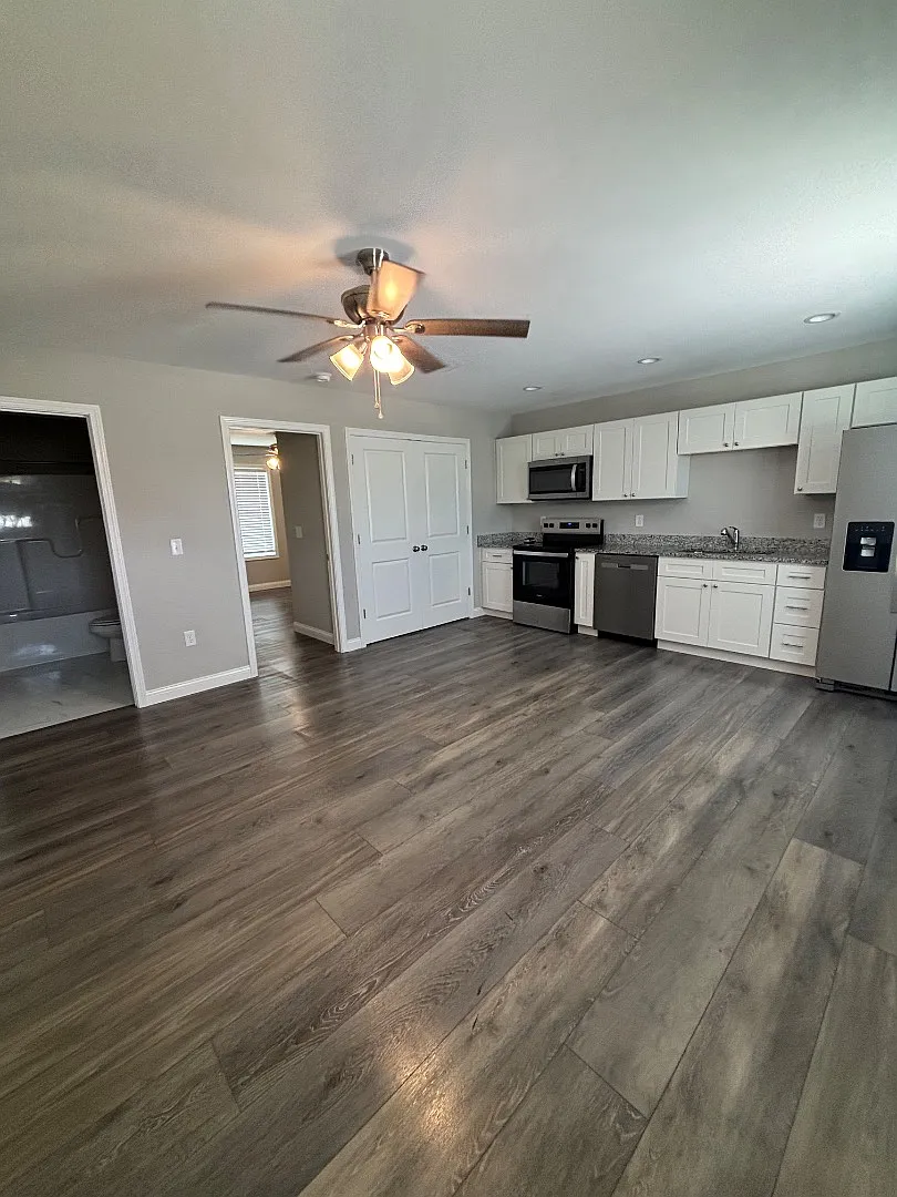 900 Lake Harriette Drive — Photo 1