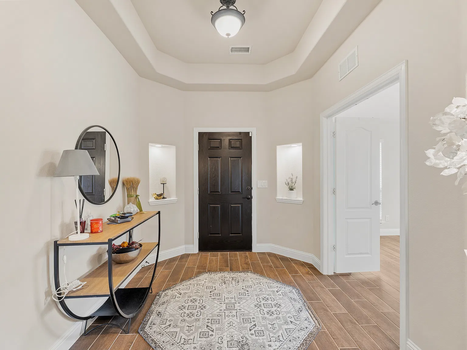 4 bed, 2240 sqft, $3,000 — Photo 3